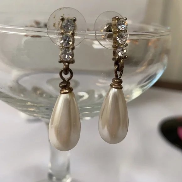 Vintage Pearl drop earrings with rhinestones - Picture 3 of 6